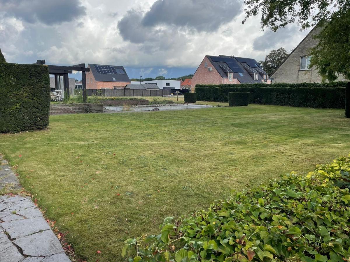 B&B The White House Wielsbeke Экстерьер фото